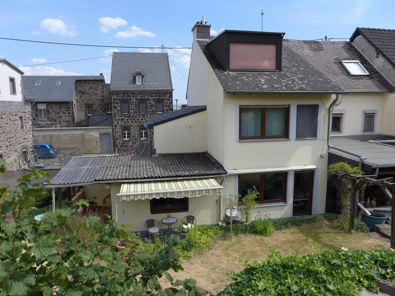 **Einfamilienhaus mit attraktivem Garten in Andernach - Eich**